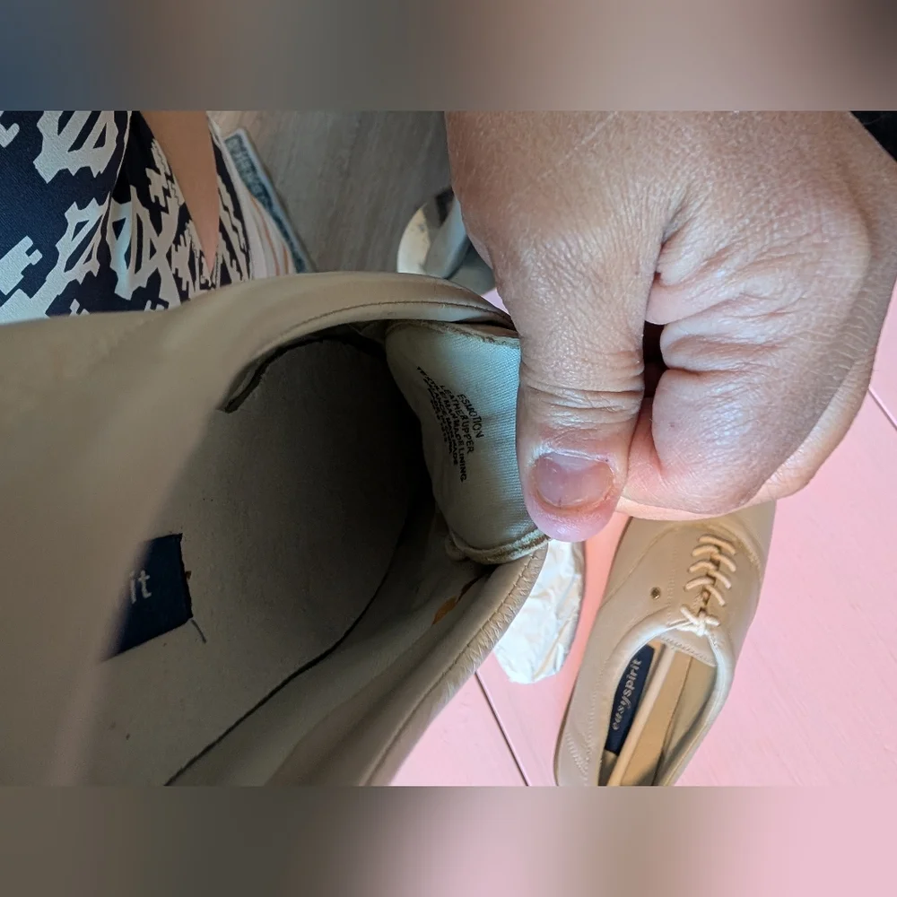 easy Spirit Cream Colored Loafers/Sneakers‎ Women's Cream Lace-Up Size 9